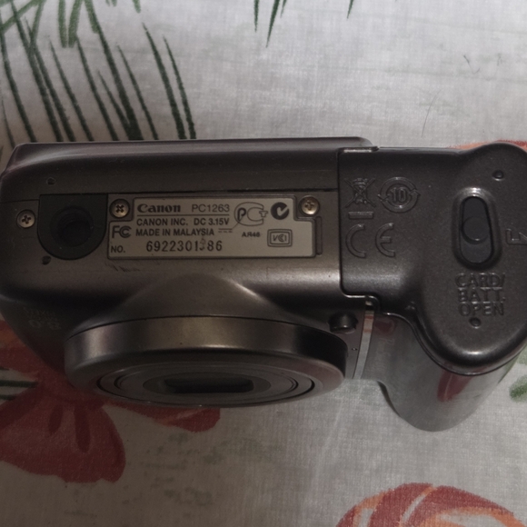 Canon PowerShot A590 IS Digital Camera - Picture 9 of 12